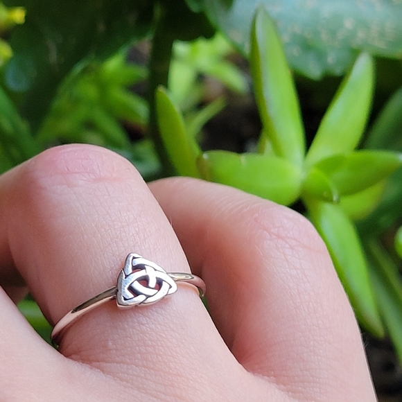 New Solid 925 Sterling Silver Celtic Triangle Ring - Picture 8 of 14